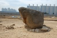 대구 신서동유적_003_상석이 남아있는 지석묘_2009_고고_제4유형.JPG이미지